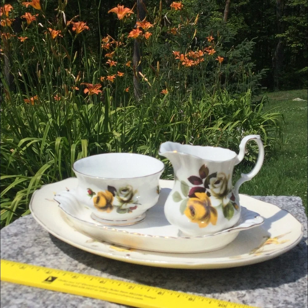 👸 ROYAL ALBERT Creamer Sugar Dish Fine China Floral EUC